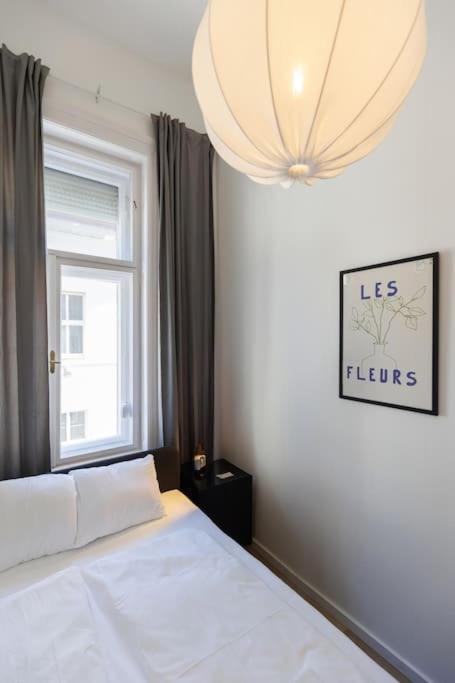 Chic 2 Bedrooms Apartment Budapest