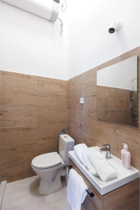 Chic 2 Bedrooms Apartment *