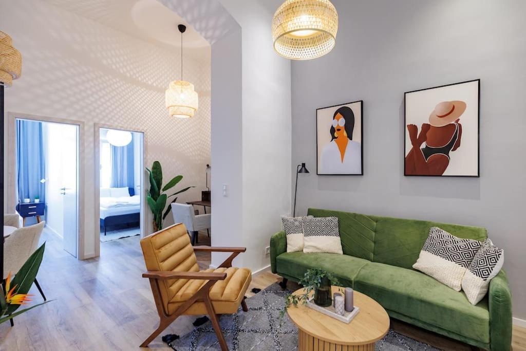 Chic 2 Bedrooms Apartment Budapest