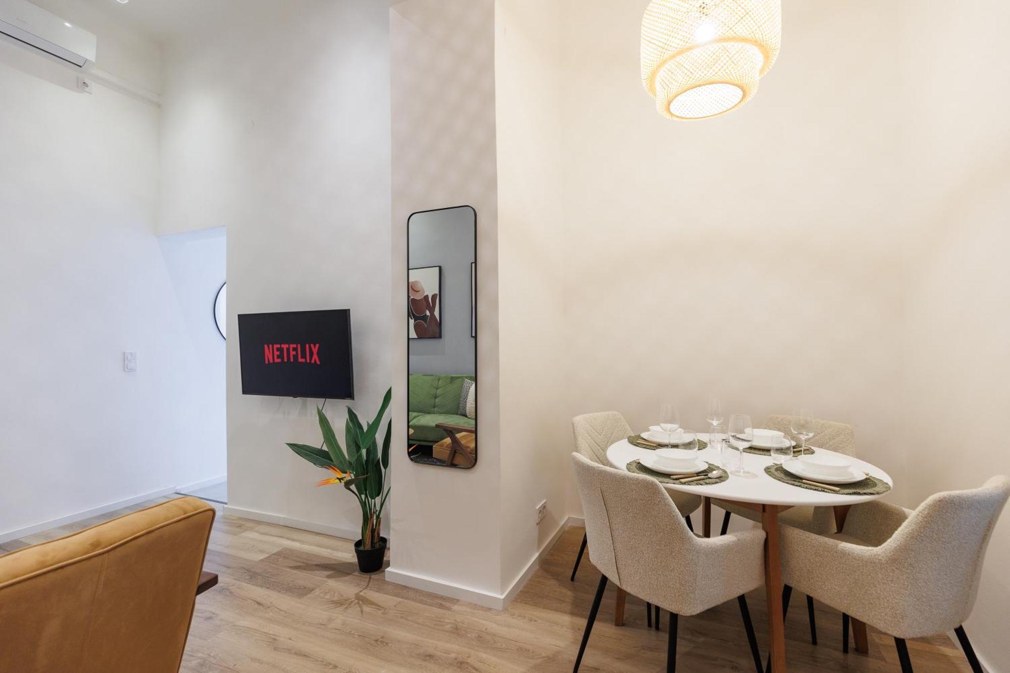 Chic 2 Bedrooms Apartment Budapest